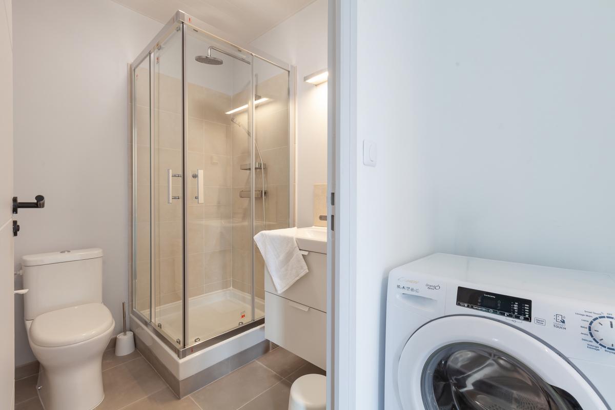 23 Location-villa-piscine-vue-mer-trois-ilets_la-salle-d-eau-chambre-2